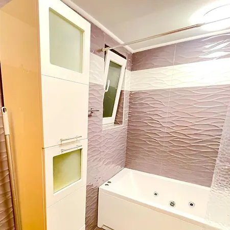 'Tide Frame' Apartment - Big, Super Central, 2 Bathrooms *