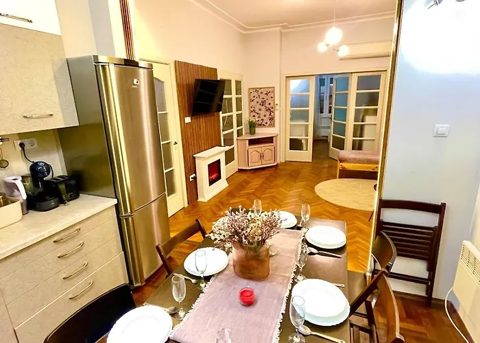 'Tide Frame' Apartment - Big, Super Central, 2 Bathrooms