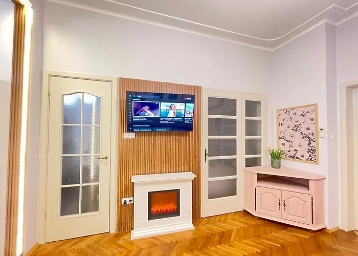 'Tide Frame' Apartment - Big, Super Central, 2 Bathrooms Lejlighed Burgas City