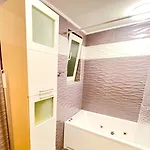 'tide Frame' - Big, Super Central, 2 Bathrooms *