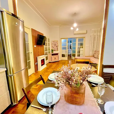 アパート 'Tide Frame' Apartment - Big, Super Central, 2 Bathrooms *