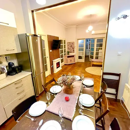 'Tide Frame' Apartment - Big, Super Central, 2 Bathrooms