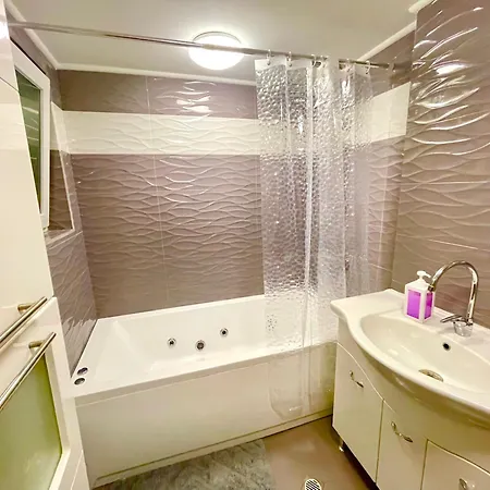 'Tide Frame' Apartment - Big, Super Central, 2 Bathrooms *