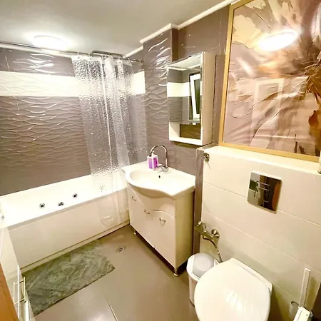 'tide Frame' - Big, Super Central, 2 Bathrooms Burgas