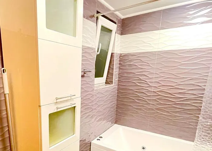 'Tide Frame' Apartment - Big, Super Central, 2 Bathrooms *